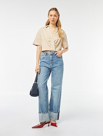 Blouse cropped avec ouverture boutonnée croisée