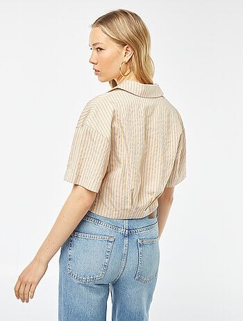 Blouse cropped avec ouverture boutonnée croisée