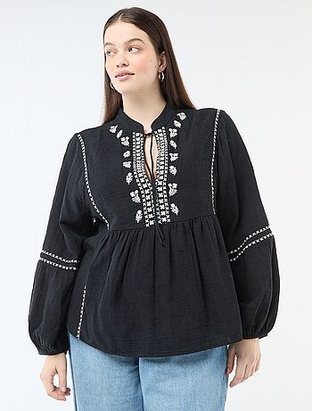 Blouse en gaze de coton avec broderies fantaisies et cordons au col