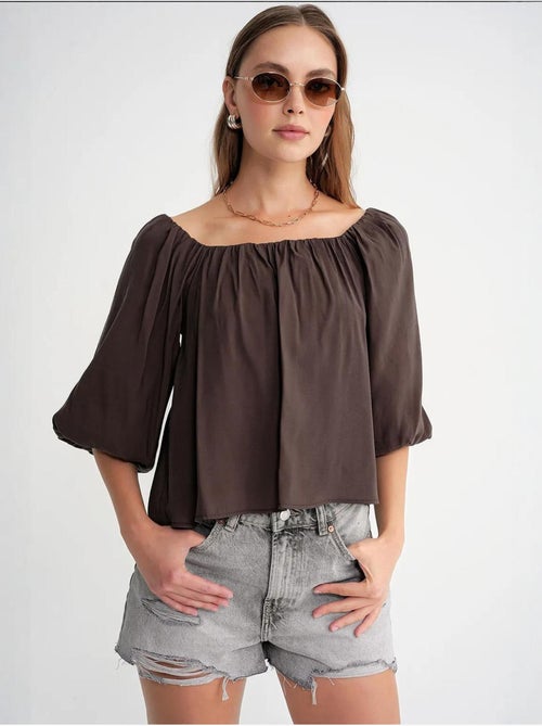 Blouse femme regular avec col madonna et détail volanté mixray - Kiabi Blouse femme regular avec col madonna et détail volanté mixray - Kiabi