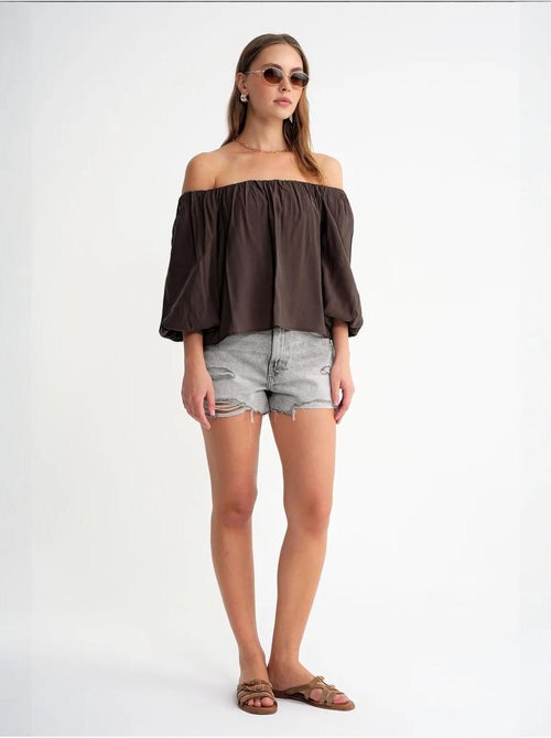 Blouse femme regular avec col madonna et détail volanté mixray - Kiabi Blouse femme regular avec col madonna et détail volanté mixray - Kiabi