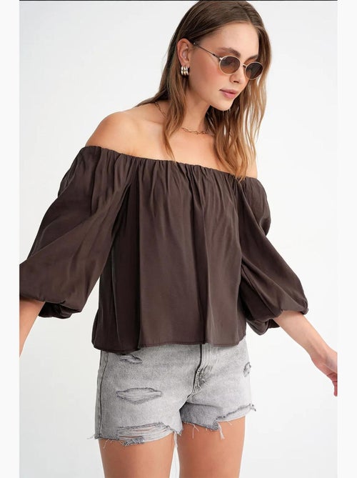 Blouse femme regular avec col madonna et détail volanté mixray - Kiabi Blouse femme regular avec col madonna et détail volanté mixray - Kiabi