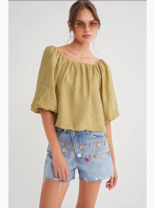 Blouse femme regular avec col madonna et détail volanté mixray - Kiabi Blouse femme regular avec col madonna et détail volanté mixray - Kiabi