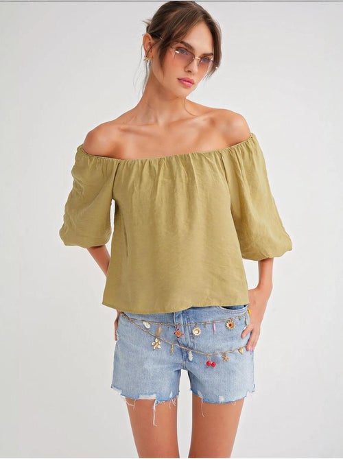 Blouse femme regular avec col madonna et détail volanté mixray - Kiabi Blouse femme regular avec col madonna et détail volanté mixray - Kiabi