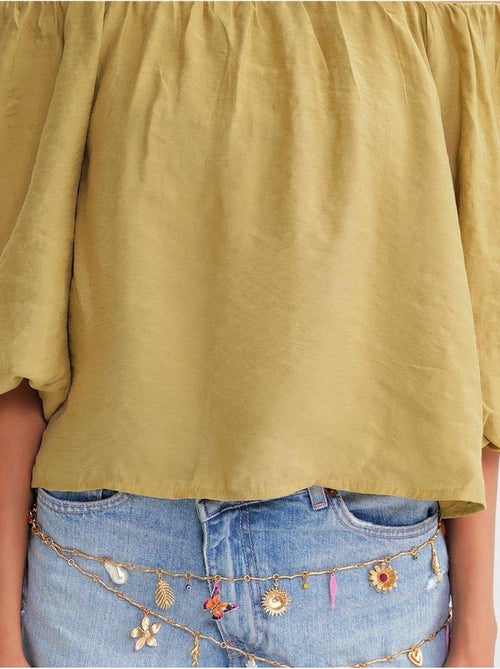 Blouse femme regular avec col madonna et détail volanté mixray - Kiabi Blouse femme regular avec col madonna et détail volanté mixray - Kiabi