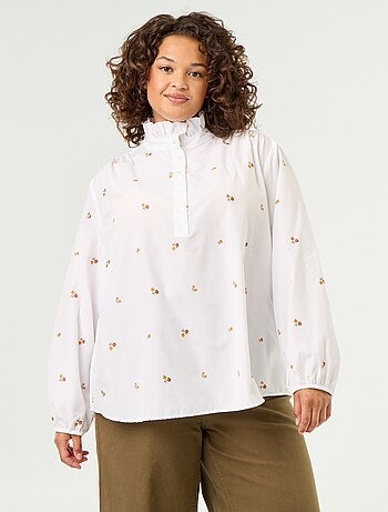 Blouse fleurs brodées avec col montant