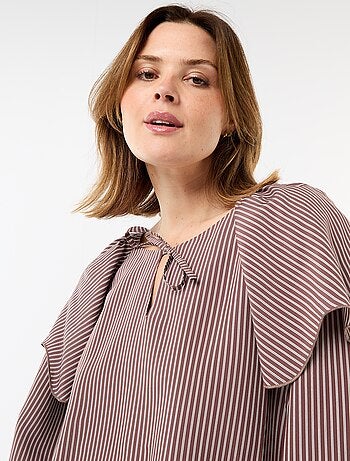 Blouse fluide à manches longues et large volant au col
