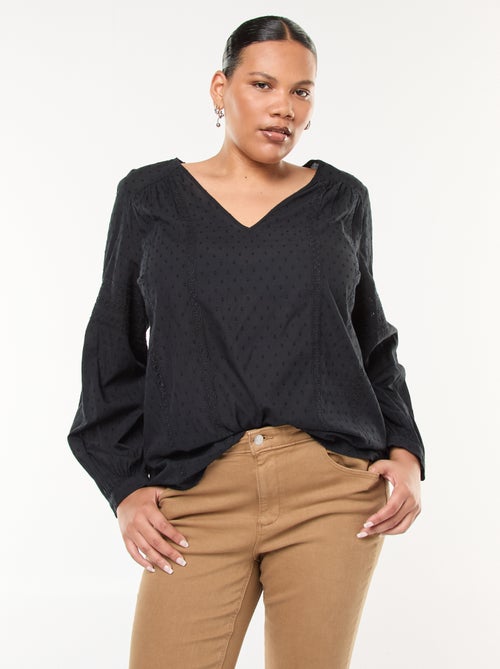 Blouse fluide uni en plumetis et ses broderies ajourées - Kiabi