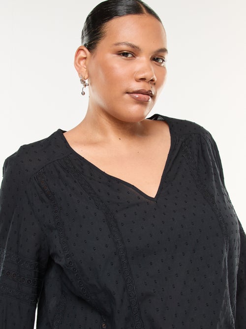 Blouse fluide uni en plumetis et ses broderies ajourées - Kiabi