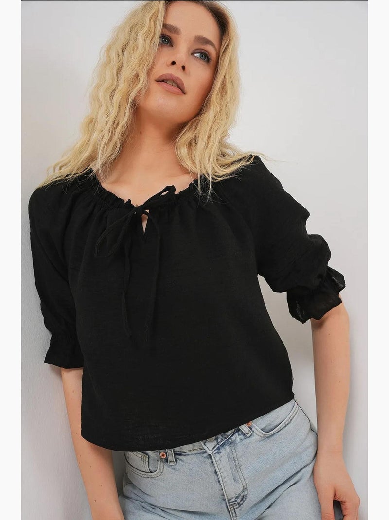 Blouse kort structuur boothals met pompons bdart Zwart - Kiabi
