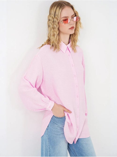 Blouse longue oversize texturée avec col chemise bdart - Kiabi Blouse longue oversize texturée avec col chemise bdart - Kiabi