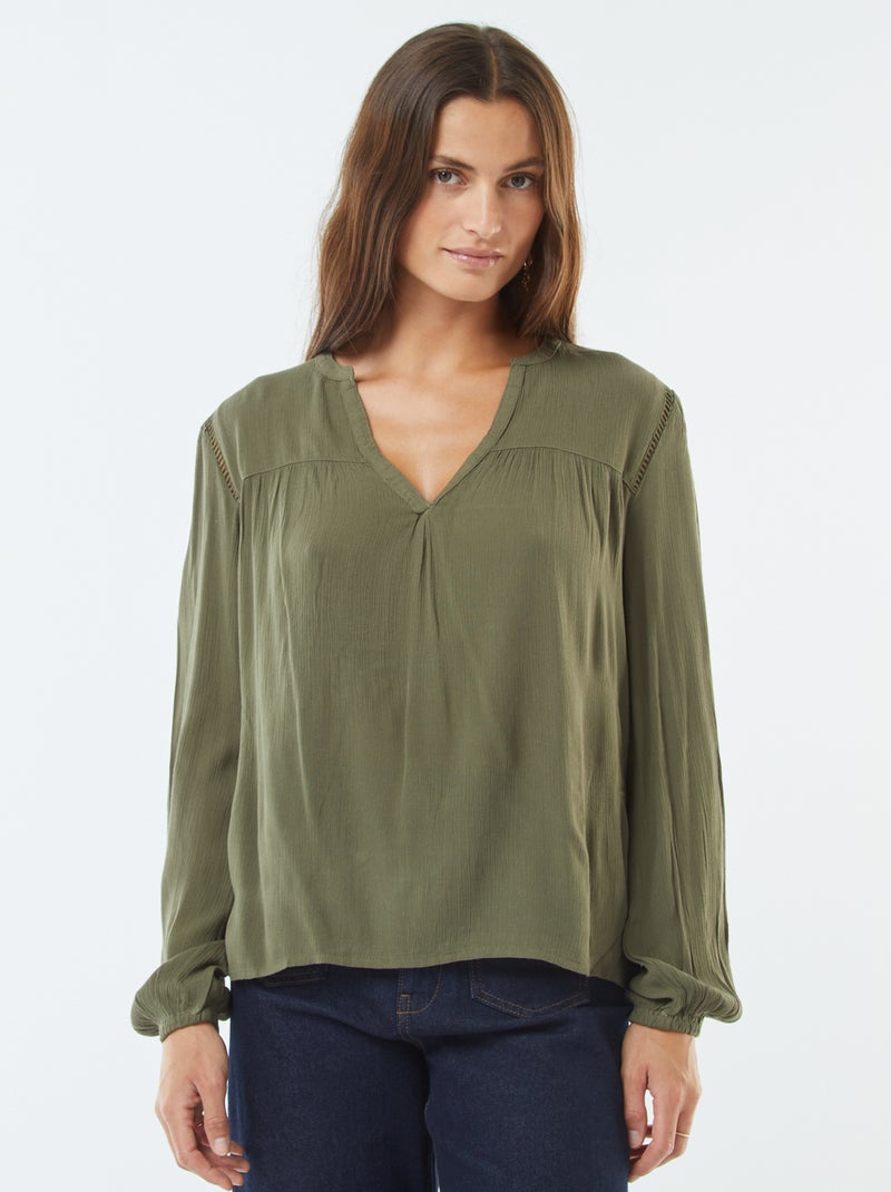 Blouse maille crêpe avec bord ajouré Kaki - Kiabi