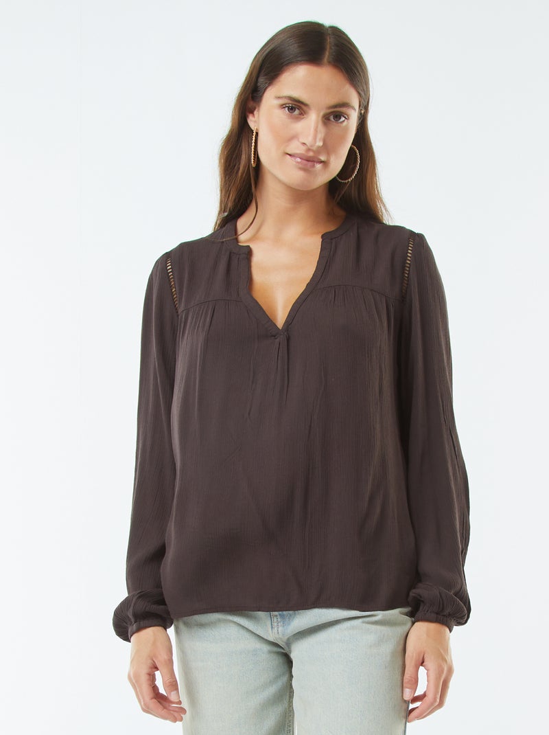 Blouse maille crêpe avec bord ajouré Marron - Kiabi