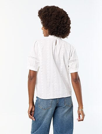 Blouse manches courtes avec broderies