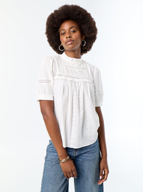 Blouse manches courtes avec broderies - Kiabi