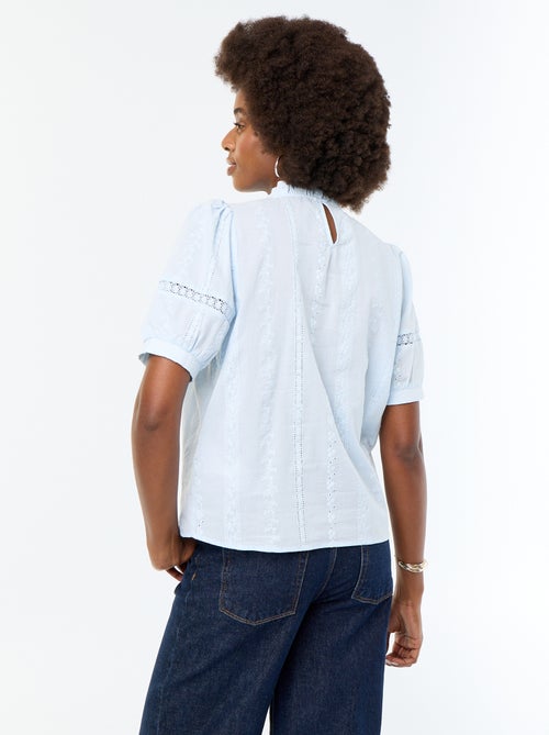 Blouse manches courtes avec broderies - Kiabi