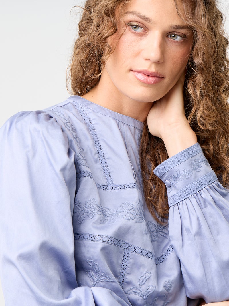 Blouse manches longues avec broderies Bleu - Kiabi