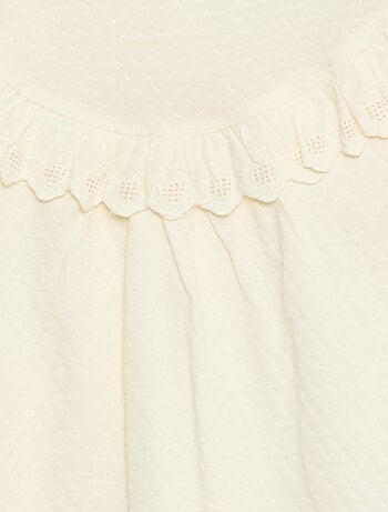 Blouse manches longues col rond avec plastron volanté avec broderies