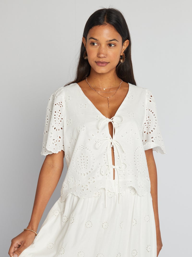 Blouse met borduursel en strikjes WIT - Kiabi