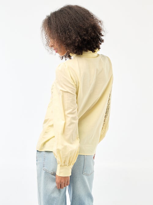 Blouse met broderie anglaise en ruchekraag - Kiabi Blouse met broderie anglaise en ruchekraag - Kiabi