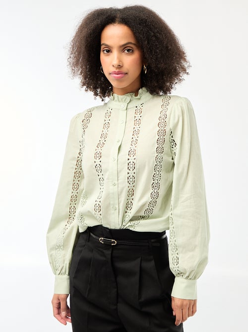 Blouse met broderie anglaise en ruchekraag - Kiabi Blouse met broderie anglaise en ruchekraag - Kiabi