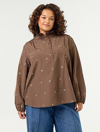 Blouse met geborduurde bloemen en opstaande kraag