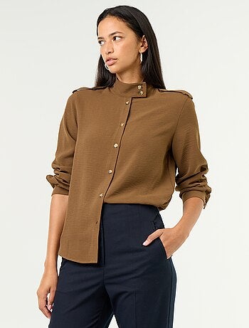 Blouse met hoge kraag en schouderstukken