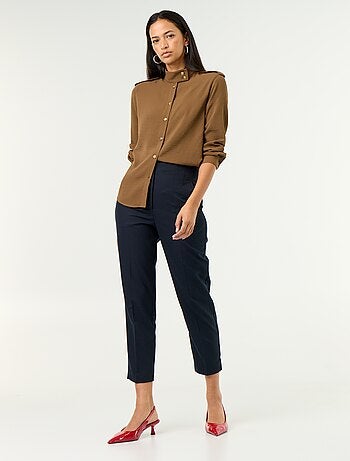 Blouse met hoge kraag en schouderstukken