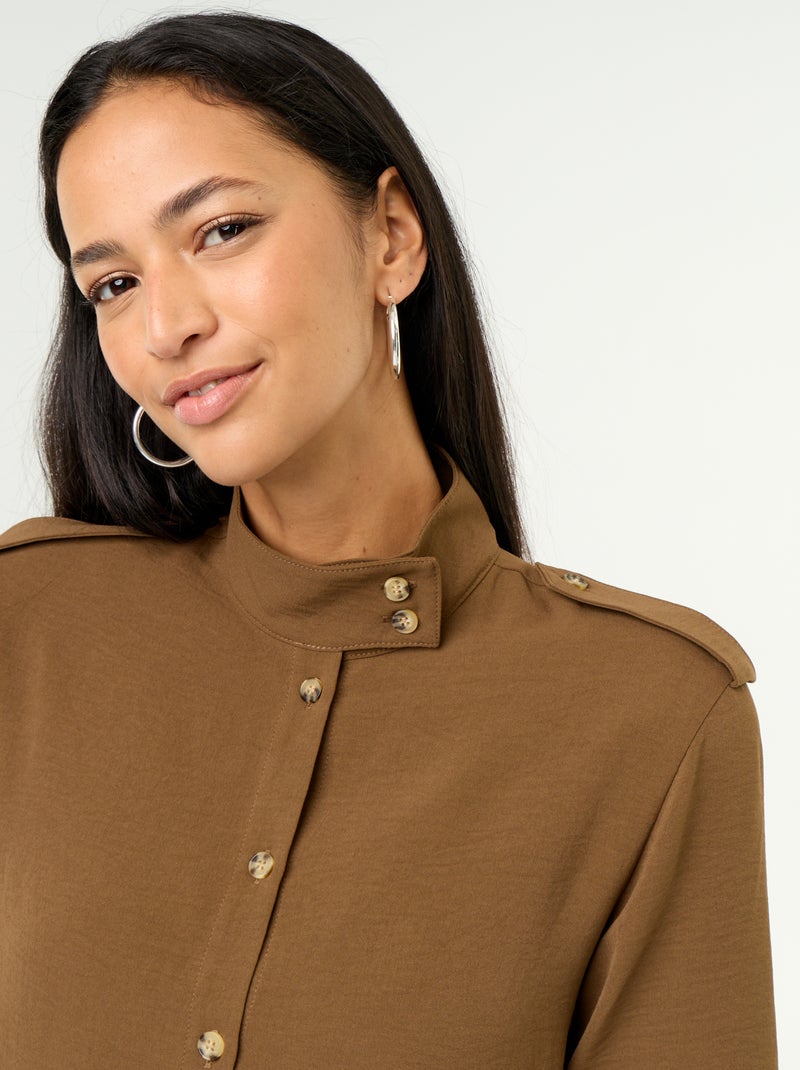 Blouse met hoge kraag en schouderstukken Bruin - Kiabi