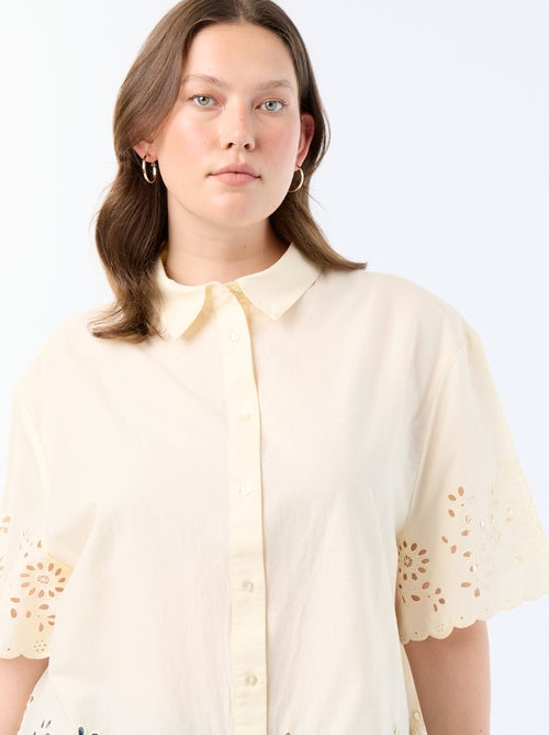 Blouse met korte mouwen en opengewerkte borduursels - Kiabi