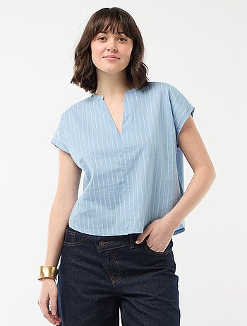 Blouse met korte mouwen en V-hals