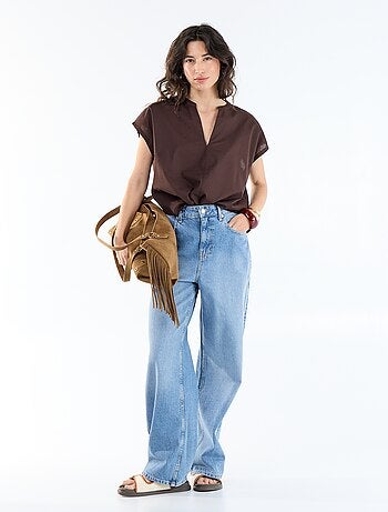 Blouse met korte mouwen en V-hals