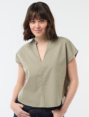 Blouse met korte mouwen en V-hals