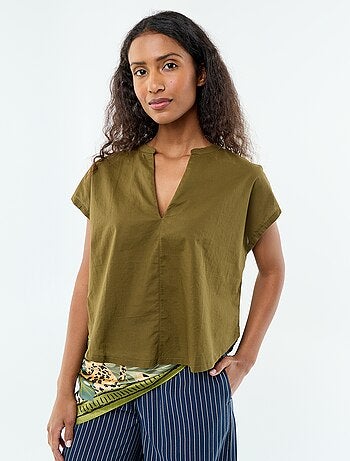 Blouse met korte mouwen en V-hals