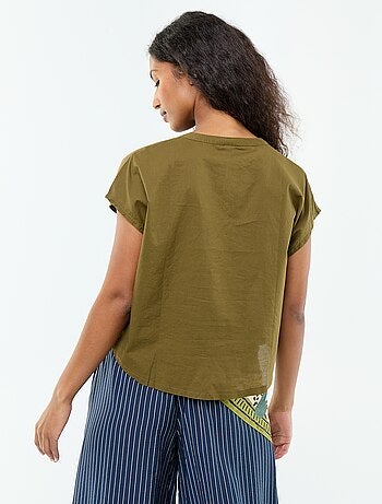 Blouse met korte mouwen en V-hals