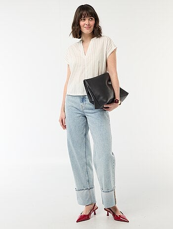 Blouse met korte mouwen en V-hals