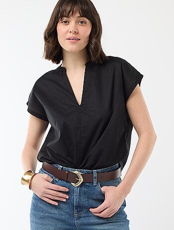 Blouse met korte mouwen en V-hals
