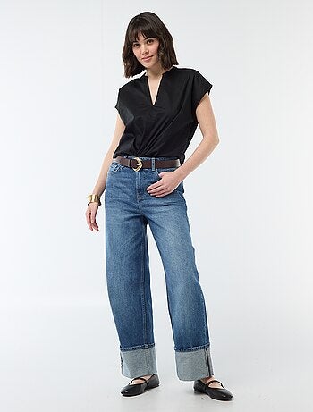 Blouse met korte mouwen en V-hals