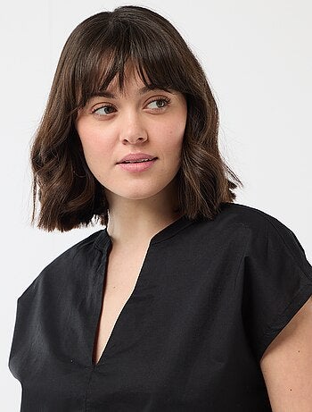 Blouse met korte mouwen en V-hals