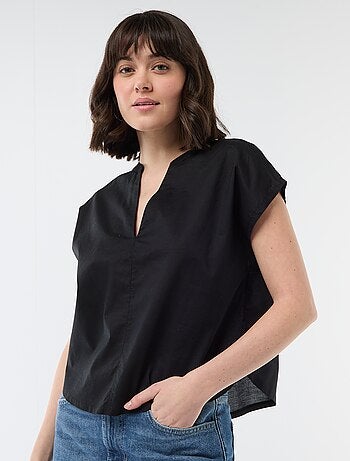 Blouse met korte mouwen en V-hals