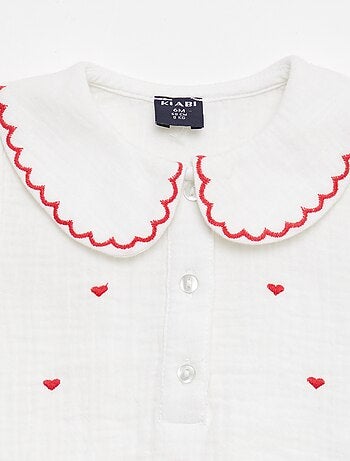 Blouse met puntkraag en 'hartjes' borduursels