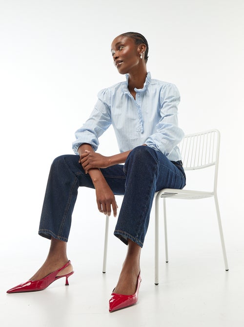 Blouse met ruches aan de kraag en de sluiting - Kiabi Blouse met ruches aan de kraag en de sluiting - Kiabi