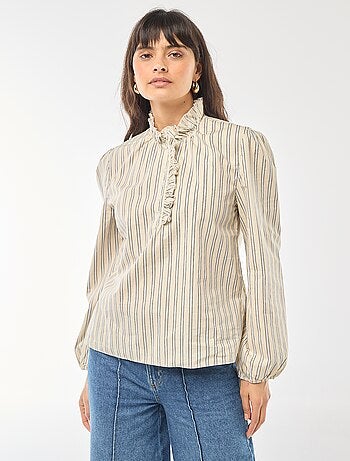 Blouse met ruches aan de kraag en de sluiting