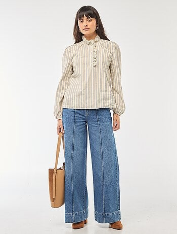 Blouse met ruches aan de kraag en de sluiting