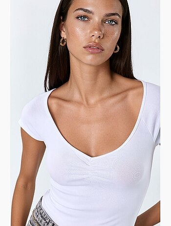 Blouse met v-hals en korte mouwen met drapering busem