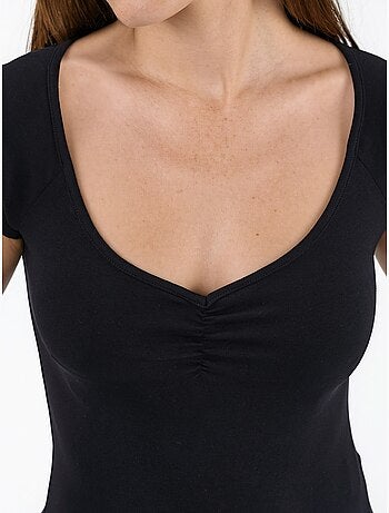 Blouse met v-hals en korte mouwen met drapering busem