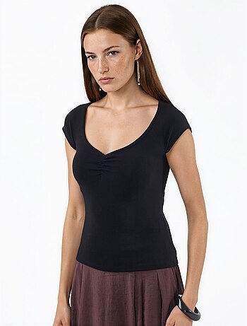 Blouse met v-hals en korte mouwen met drapering busem