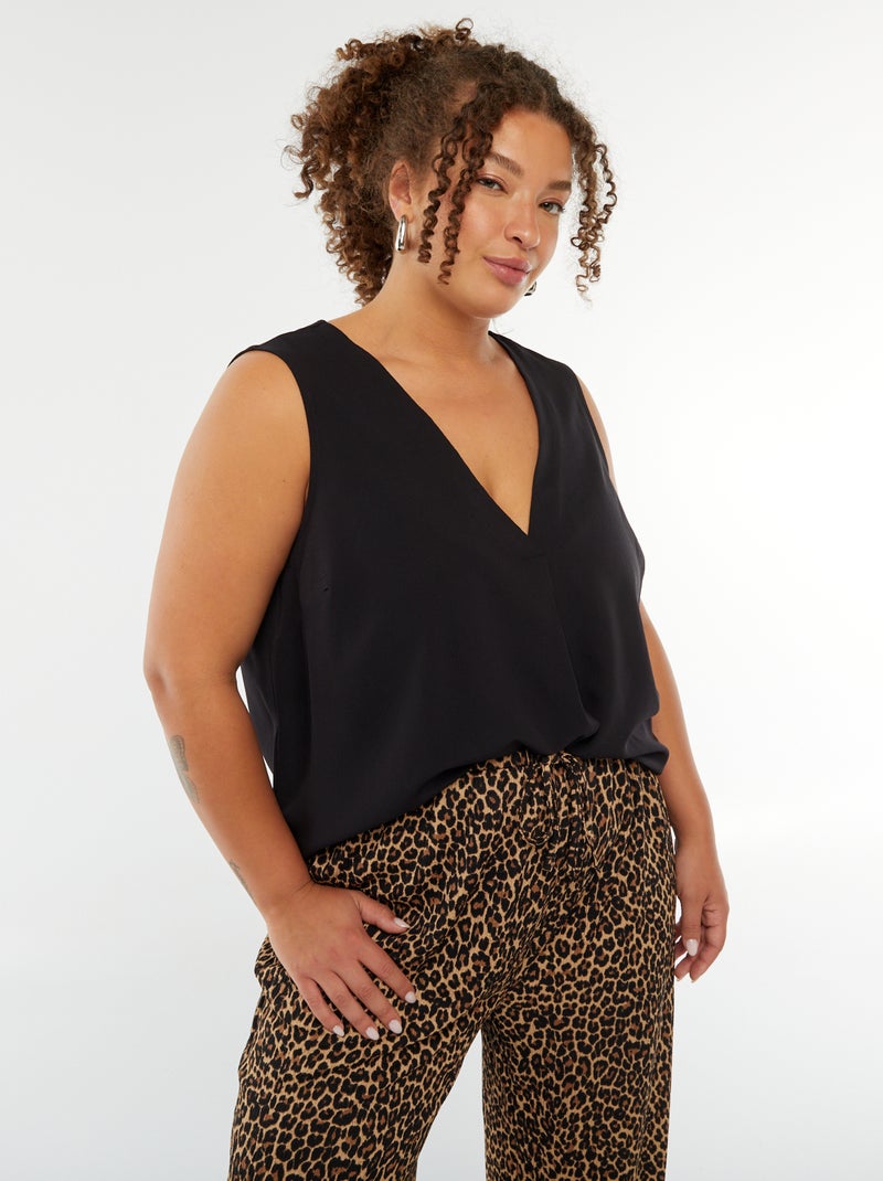 Blouse uni avec couture fantaisie au col noir - Kiabi