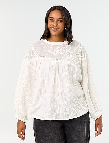 Blouse uni en gaze de coton et dentelle