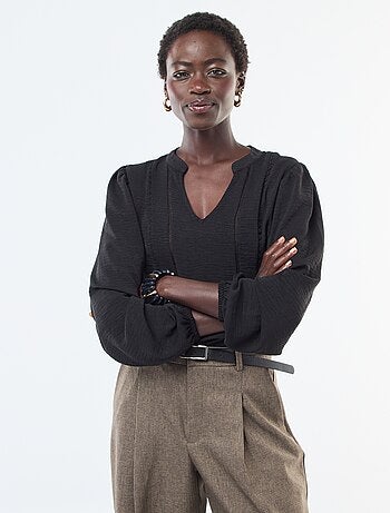 Blouse unie avec col V et broderies devant 'JDY'